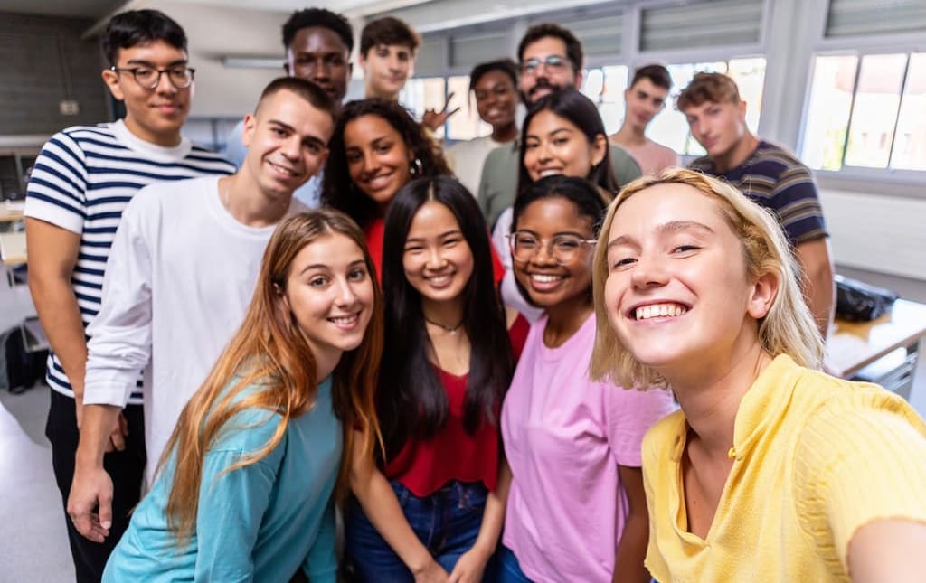 School alumni smiling for photo during back to school fundraiser event