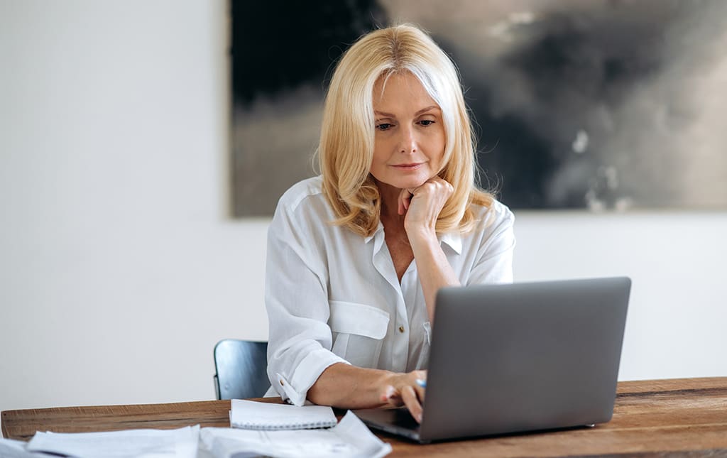 A school administrator looks at results of an alumni messaging campaign