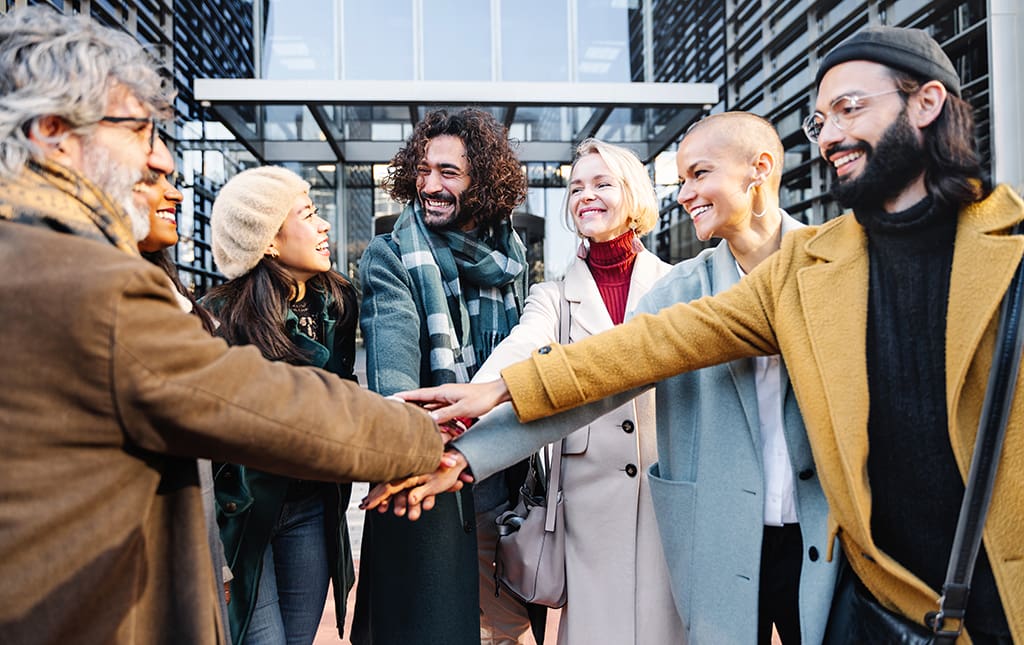 A group of alumni meet up to talk about a group fundraising opportunity